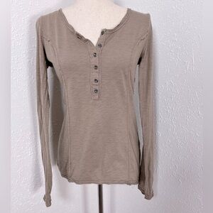 Mür Mür Lace Back Distressed Long Sleeve Henley Top